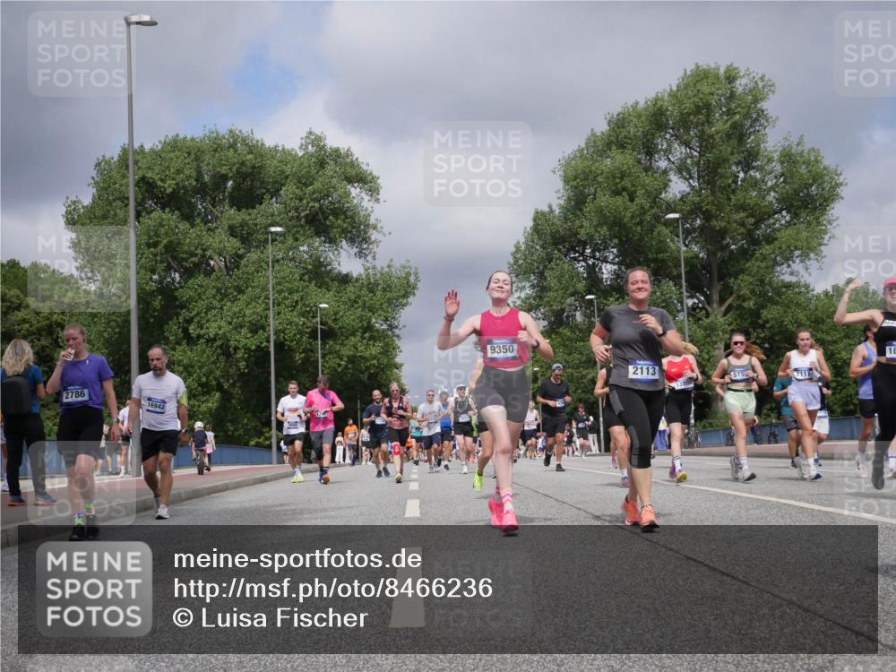 29.06.2025 - hella hamburg halbmarathon Luisa Fischer http://msf.ph/oto/8466236 29.06.2025 10:41:56 Kennedybrücke 2786, 16942, 9350, 2113, 515, 13200, 7117, 18, 1457, 1721, 2113, 2486, 2693, 2786, 3242, 4139, 4155, 4259, 4260, 5085, 5089, 5155, 5161, 7117, 7561, 8583, 8635, 8747, 9004, 9689 meine-sportfotos.de