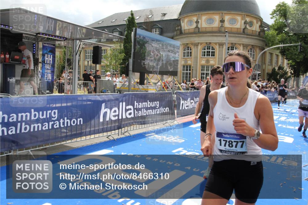 29.06.2025 - hella hamburg halbmarathon Michael Strokosch http://msf.ph/oto/8466310 29.06.2025 10:34:09 Ziel 9345, 9376, 11019, 11202, 11227, 13066, 13494, 14448, 16724, 17751, 17877 meine-sportfotos.de