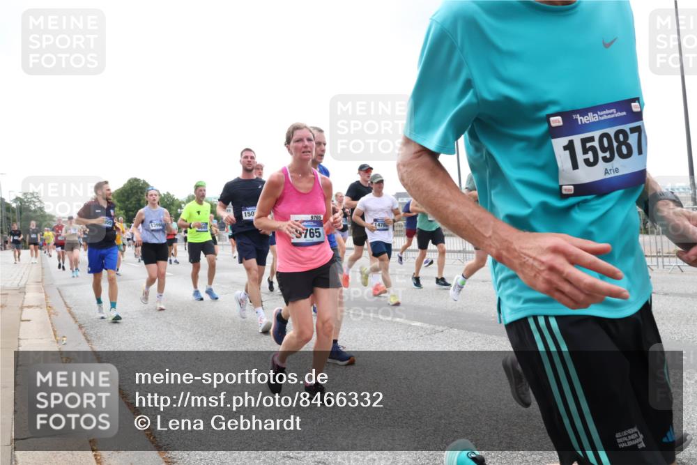 29.06.2025 - hella hamburg halbmarathon Lena Gebhardt http://msf.ph/oto/8466332 29.06.2025 10:32:31 Lombardsbrücke 1396, 840, 150, 9765, 9765, 1478, 15987, 1199, 1237, 1311, 1640, 1987, 2059, 2349, 2943, 3022, 3365, 3653, 3660, 3670, 3707, 3753, 3778, 3822, 4314, 4365, 4446, 4605, 4857, 4924, 5496, 5658, 5743, 5783, 5871, 5941, 6218, 6228, 6252, 6312, 6315, 7135, 7239, 7308, 7309, 7344, 7387, 7468, 7531, 7535, 7570, 7633, 7702, 7749, 7750, 7789, 8124, 8127, 8175, 8303, 8625, 8787, 8840, 8914, 8993, 9010, 9125, 9188, 9206, 10002, 10013, 10048, 10277 meine-sportfotos.de