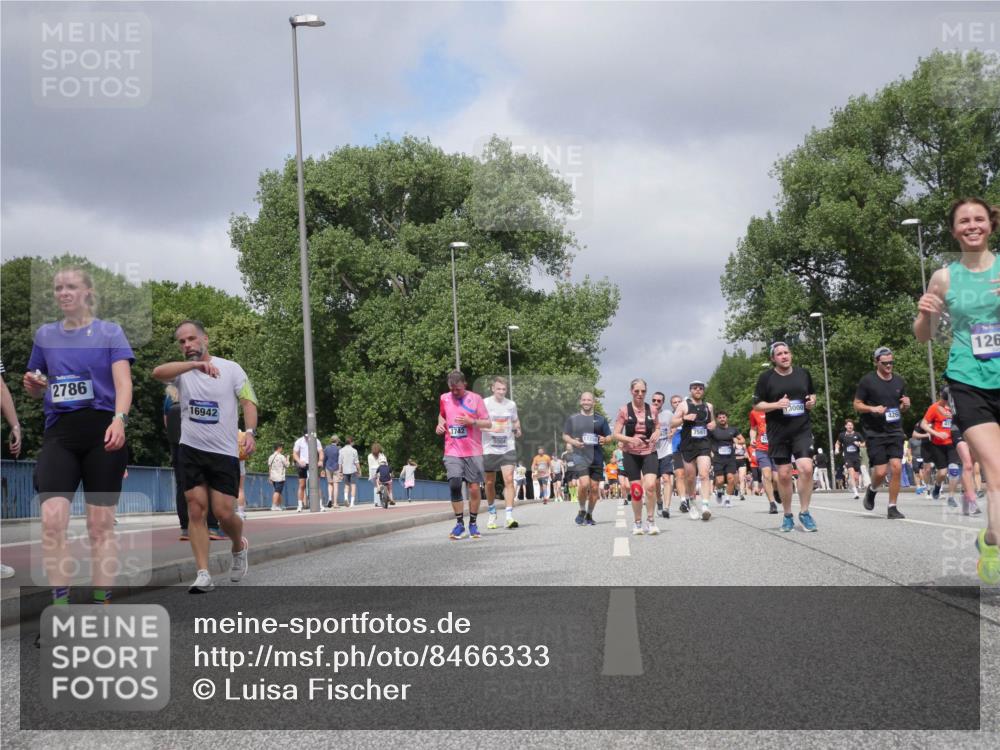 29.06.2025 - hella hamburg halbmarathon Luisa Fischer http://msf.ph/oto/8466333 29.06.2025 10:41:58 Kennedybrücke 2786, 16942, 1742, 7561, 9004, 3000, 426, 126, 1457, 1721, 2113, 2486, 2693, 2786, 3216, 3242, 4139, 4155, 4259, 4260, 5085, 5089, 5155, 5161, 7117, 7561, 8635, 8747, 9004, 9689 meine-sportfotos.de