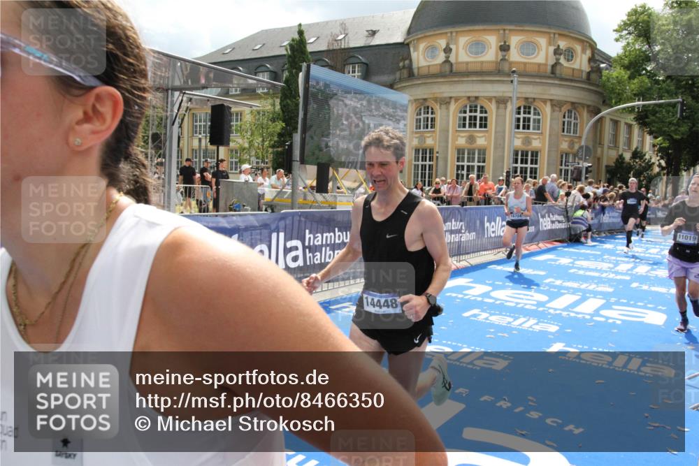 29.06.2025 - hella hamburg halbmarathon Michael Strokosch http://msf.ph/oto/8466350 29.06.2025 10:34:09 Ziel 9345, 9376, 11019, 11202, 11227, 13066, 13494, 14448, 16724, 17751, 17877 meine-sportfotos.de