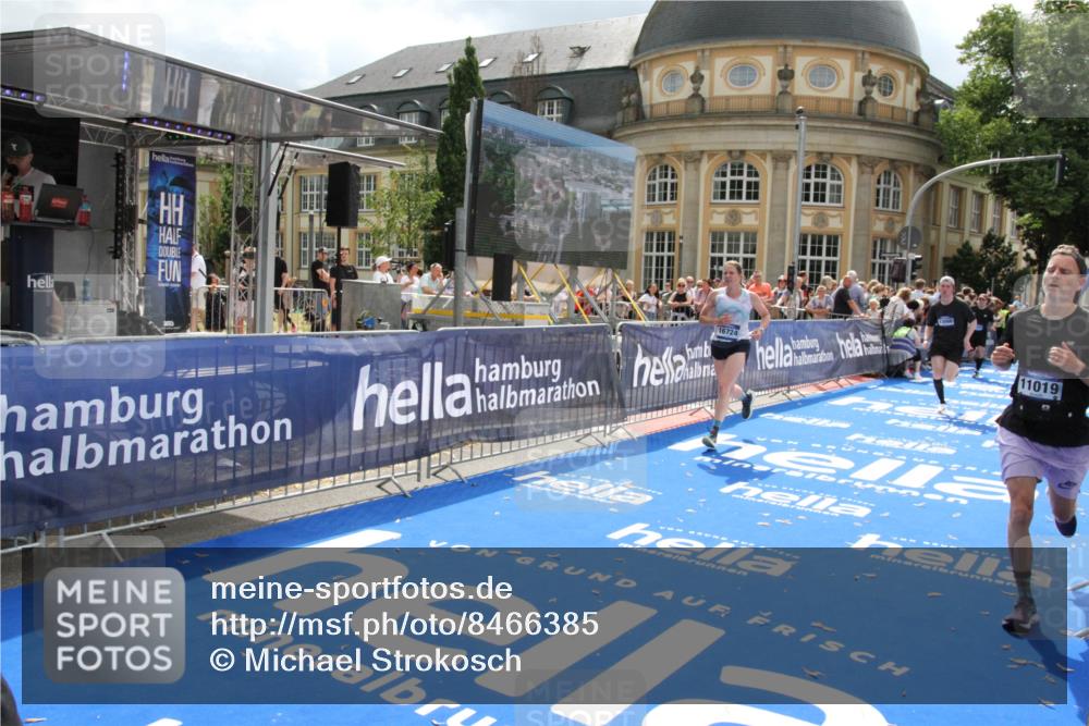 29.06.2025 - hella hamburg halbmarathon Michael Strokosch http://msf.ph/oto/8466385 29.06.2025 10:34:10 Ziel 7884, 9376, 11019, 11202, 13066, 14448, 16724, 17751, 17877 meine-sportfotos.de