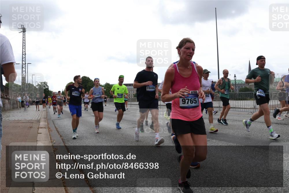 29.06.2025 - hella hamburg halbmarathon Lena Gebhardt http://msf.ph/oto/8466398 29.06.2025 10:32:31 Lombardsbrücke 13959, 13960, 8840, 15086, 9765, 9765, 14700, 4857, 1199, 1237, 1311, 1640, 1987, 2059, 2349, 2943, 3022, 3365, 3653, 3660, 3670, 3707, 3753, 3778, 3822, 4314, 4365, 4446, 4605, 4857, 4924, 5496, 5658, 5743, 5783, 5871, 5941, 6218, 6228, 6252, 6312, 6315, 7135, 7239, 7308, 7309, 7344, 7387, 7468, 7531, 7535, 7570, 7633, 7702, 7749, 7750, 7789, 8124, 8127, 8175, 8303, 8625, 8787, 8840, 8914, 8993, 9010, 9125, 9188, 9206, 10002, 10013, 10048, 10277 meine-sportfotos.de