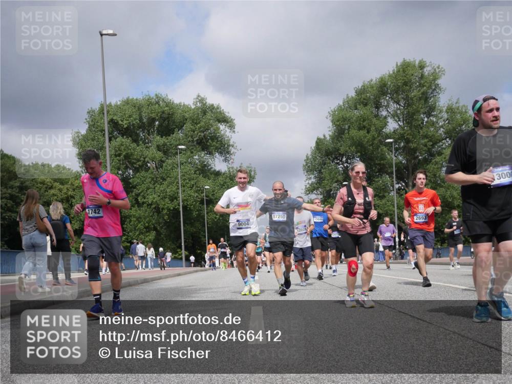 29.06.2025 - hella hamburg halbmarathon Luisa Fischer http://msf.ph/oto/8466412 29.06.2025 10:42:01 Kennedybrücke 1742, 2, 9004, 17250, 12028, 15644, 2693, 3000, 1457, 1721, 2486, 2693, 2786, 3216, 3242, 4139, 4155, 4259, 4260, 5085, 5089, 5155, 7117, 7561, 8635, 8747, 9004 meine-sportfotos.de