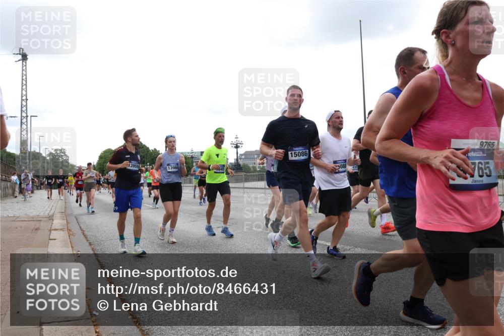29.06.2025 - hella hamburg halbmarathon Lena Gebhardt http://msf.ph/oto/8466431 29.06.2025 10:32:32 Lombardsbrücke 13959, 13960, 840, 15086, 5088, 6312, 9765, 765, 1199, 1237, 1311, 1640, 1987, 2059, 2349, 2943, 3022, 3365, 3653, 3660, 3670, 3707, 3753, 3778, 3822, 4314, 4365, 4446, 4605, 4857, 4924, 5496, 5658, 5743, 5783, 5871, 5941, 6218, 6228, 6252, 6312, 6315, 7135, 7239, 7308, 7309, 7387, 7468, 7531, 7535, 7570, 7633, 7702, 7749, 7750, 7789, 8124, 8127, 8175, 8303, 8625, 8787, 8840, 8914, 8993, 9010, 9125, 9188, 9206, 10002, 10013, 10048, 10277 meine-sportfotos.de