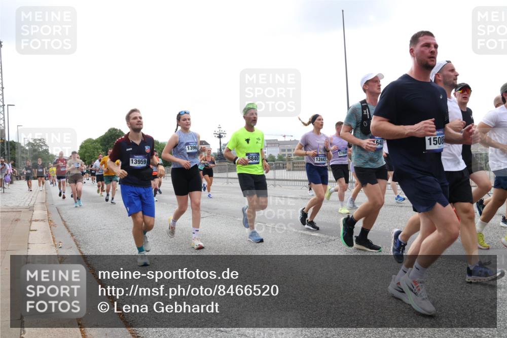 29.06.2025 - hella hamburg halbmarathon Lena Gebhardt http://msf.ph/oto/8466520 29.06.2025 10:32:32 Lombardsbrücke 13959, 1396, 640, 1508, 17889, 8840, 12443, 1199, 1237, 1311, 1640, 1987, 2059, 2349, 2943, 3022, 3365, 3653, 3660, 3670, 3707, 3753, 3778, 3822, 4314, 4365, 4446, 4605, 4857, 4924, 5496, 5658, 5743, 5783, 5871, 5941, 6218, 6228, 6252, 6312, 6315, 7135, 7239, 7308, 7309, 7387, 7468, 7531, 7535, 7570, 7633, 7702, 7749, 7750, 7789, 8124, 8127, 8175, 8303, 8625, 8787, 8840, 8914, 8993, 9010, 9125, 9188, 9206, 10002, 10013, 10048, 10277 meine-sportfotos.de