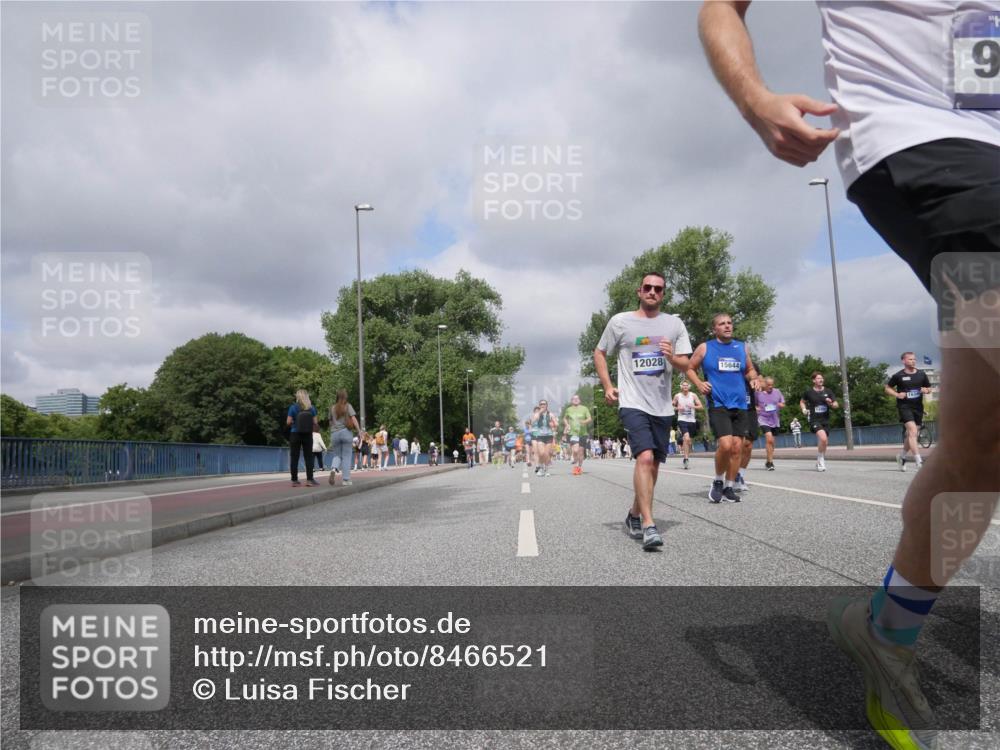 29.06.2025 - hella hamburg halbmarathon Luisa Fischer http://msf.ph/oto/8466521 29.06.2025 10:42:04 Kennedybrücke 12028, 15644, 9, 1457, 1721, 2486, 2693, 2786, 3216, 3726, 4139, 4155, 4259, 4260, 5684, 7561, 9004 meine-sportfotos.de
