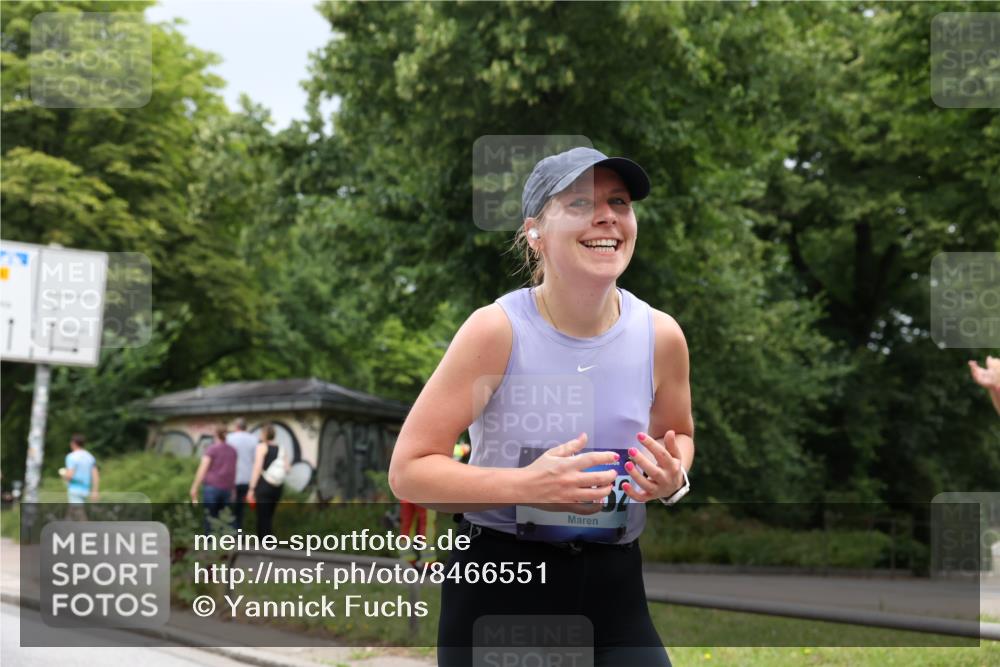 29.06.2025 - hella hamburg halbmarathon Yannick Fuchs http://msf.ph/oto/8466551 29.06.2025 10:57:20 20KM 1126, 1184, 1722, 1724, 1881, 1940, 1992, 2424, 3360, 4370, 4538, 4665, 5058, 5511, 5653, 5708, 5734, 6142, 6631, 7243, 7333, 8176, 8469, 8478, 8822, 9124, 9439, 9554, 9681, 9899, 10128, 10866, 11402, 12513, 13528, 13551, 14313, 15137, 15516, 15550, 16371, 16420, 16478, 16540, 16872, 17045, 17757, 17890, 17894, 18028, 18122, 18355, 18359, 18452, 18999, 19241 meine-sportfotos.de