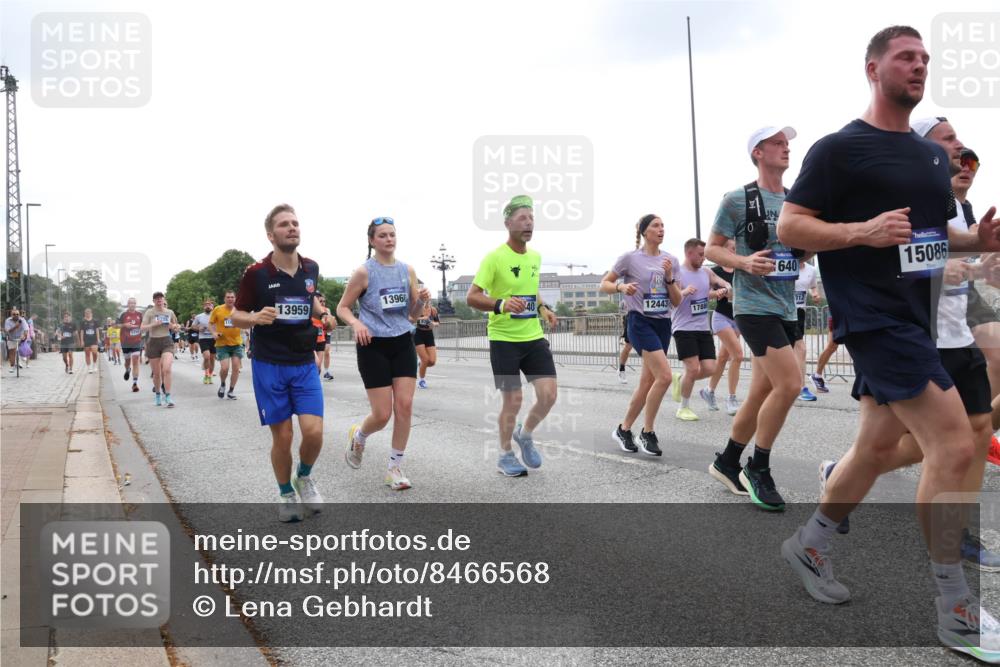 29.06.2025 - hella hamburg halbmarathon Lena Gebhardt http://msf.ph/oto/8466568 29.06.2025 10:32:33 Lombardsbrücke 228, 13959, 13960, 12443, 1788, 640, 15086, 312, 1199, 1237, 1640, 1987, 2059, 2349, 2943, 3022, 3365, 3422, 3653, 3660, 3670, 3707, 3753, 3778, 3822, 4314, 4365, 4446, 4605, 4857, 4924, 5496, 5658, 5743, 5783, 5871, 5941, 6218, 6228, 6252, 6312, 6315, 7135, 7239, 7308, 7309, 7387, 7468, 7531, 7535, 7570, 7633, 7702, 7749, 7750, 8124, 8127, 8175, 8303, 8625, 8787, 8840, 8914, 8993, 9010, 9125, 9188, 9206, 10002, 10013, 10048, 10277 meine-sportfotos.de