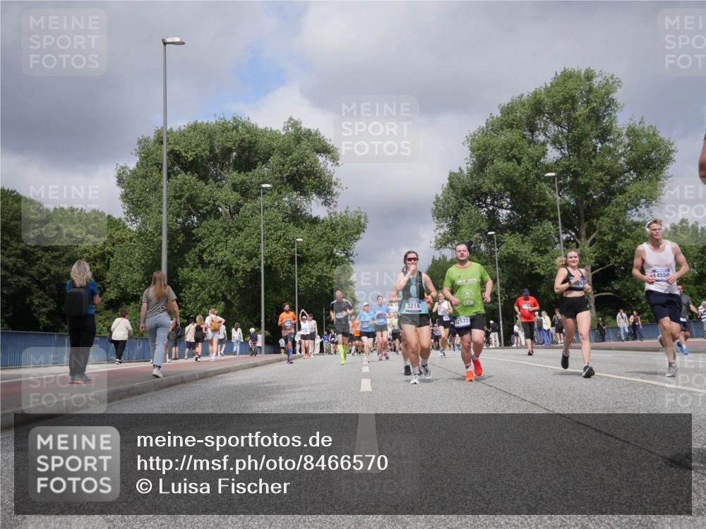 29.06.2025 - hella hamburg halbmarathon Luisa Fischer http://msf.ph/oto/8466570 29.06.2025 10:42:06 Kennedybrücke 3216, 12577, 4557, 14558, 1856, 2486, 2693, 3216, 3726, 4155, 5617, 5684, 7561 meine-sportfotos.de