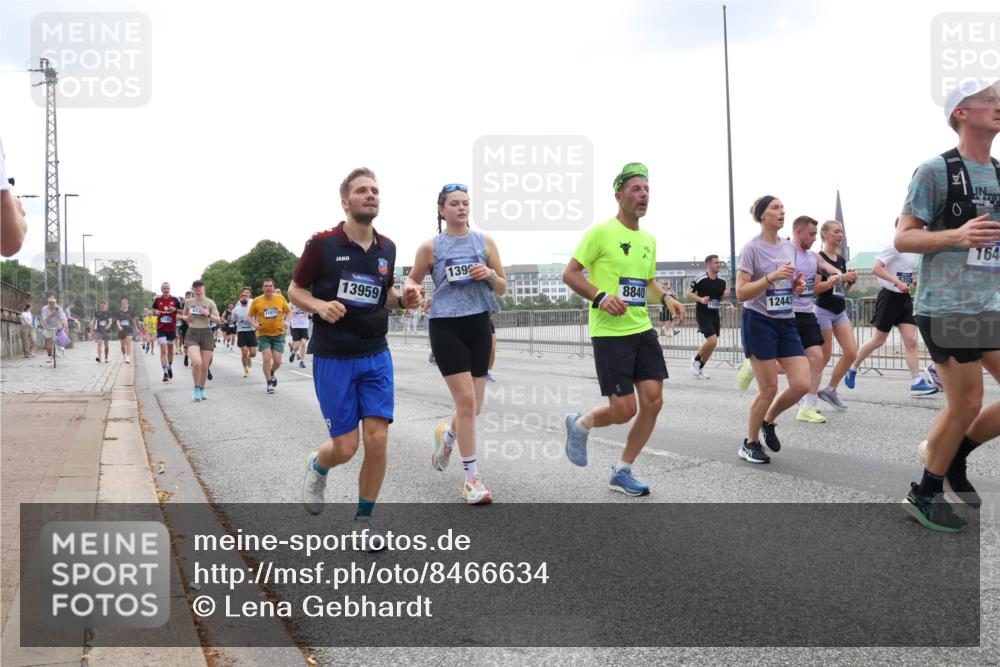 29.06.2025 - hella hamburg halbmarathon Lena Gebhardt http://msf.ph/oto/8466634 29.06.2025 10:32:33 Lombardsbrücke 62, 11972, 1199, 13959, 1392, 8840, 12443, 312, 164, 1199, 1237, 1640, 1987, 2059, 2349, 2943, 3022, 3365, 3422, 3653, 3660, 3670, 3707, 3753, 3778, 3822, 4314, 4365, 4446, 4605, 4857, 4924, 5496, 5658, 5743, 5783, 5871, 5941, 6218, 6228, 6252, 6312, 6315, 7135, 7239, 7308, 7309, 7387, 7468, 7531, 7535, 7570, 7633, 7702, 7749, 7750, 8124, 8127, 8175, 8303, 8625, 8787, 8840, 8914, 8993, 9010, 9125, 9188, 9206, 10002, 10013, 10048, 10277 meine-sportfotos.de