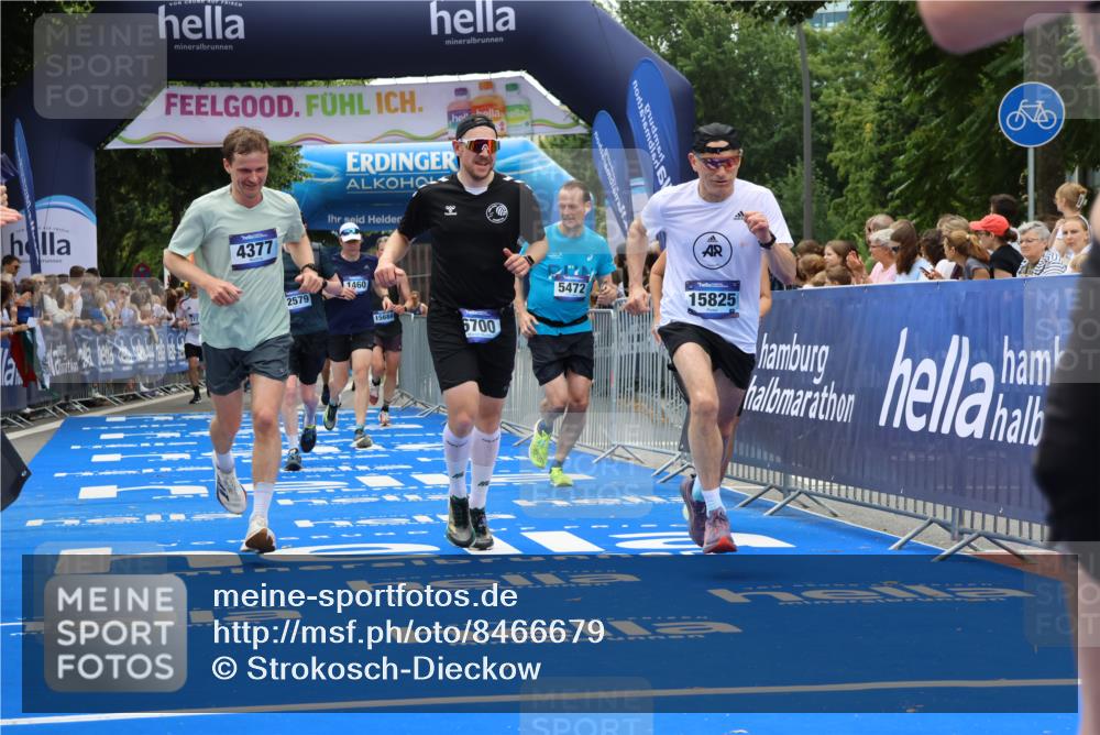 29.06.2025 - hella hamburg halbmarathon Strokosch-Dieckow http://msf.ph/oto/8466679 29.06.2025 10:47:01 Ziel 1139, 1460, 1689, 4093, 4377, 5472, 6700, 7908, 9794, 10122, 12579, 13728, 14385, 14415, 14449, 14594, 14783, 15684, 15825, 16081, 17979 meine-sportfotos.de