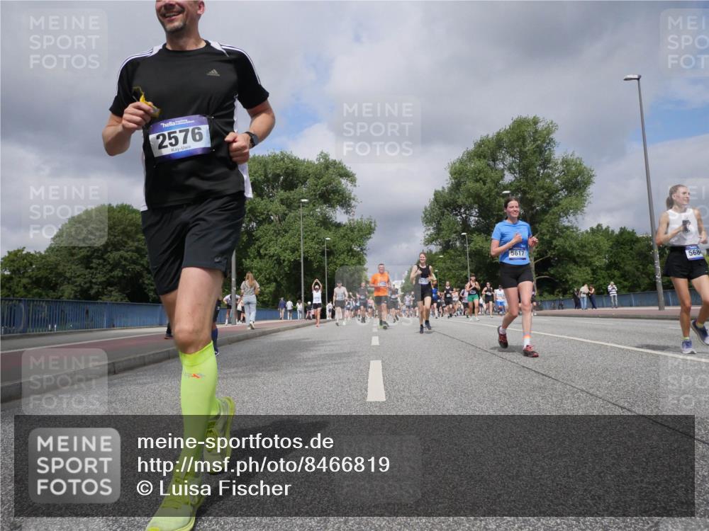 29.06.2025 - hella hamburg halbmarathon Luisa Fischer http://msf.ph/oto/8466819 29.06.2025 10:42:13 Kennedybrücke 2576, 5617, 568, 1451, 1856, 2524, 3307, 3726, 4028, 4603, 4964, 5617, 5684, 5735, 7341, 7350, 7589 meine-sportfotos.de