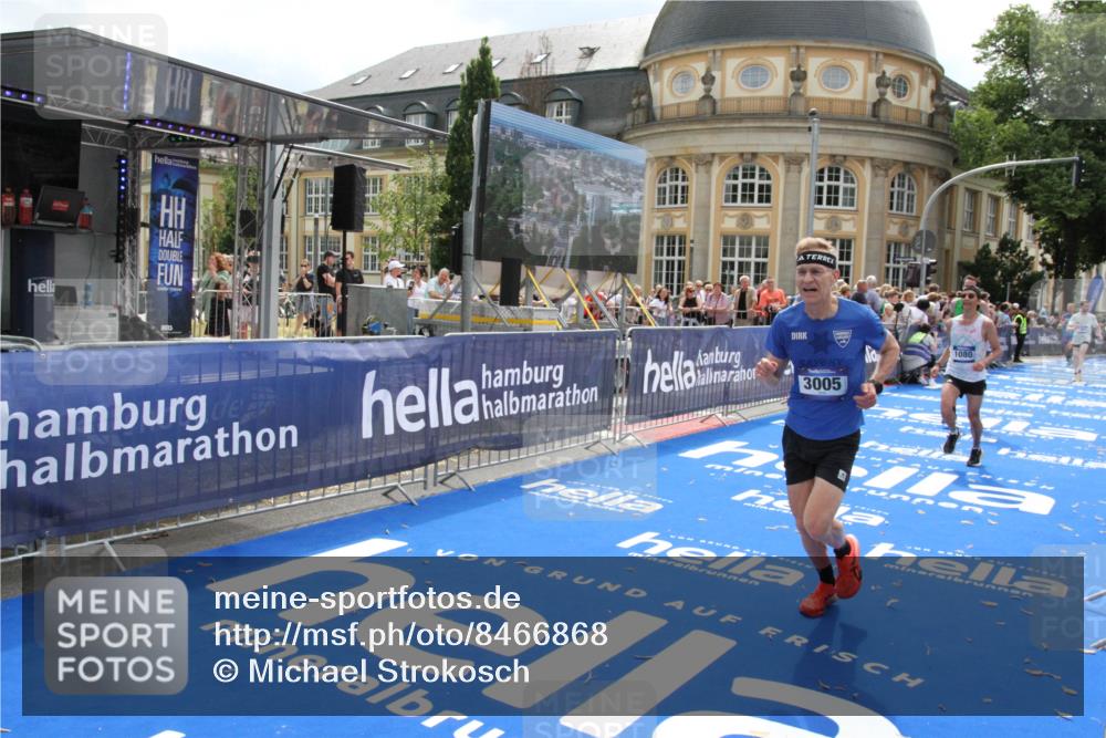 29.06.2025 - hella hamburg halbmarathon Michael Strokosch http://msf.ph/oto/8466868 29.06.2025 10:34:21 Ziel 1002, 1080, 3005, 7901, 14784, 18906 meine-sportfotos.de