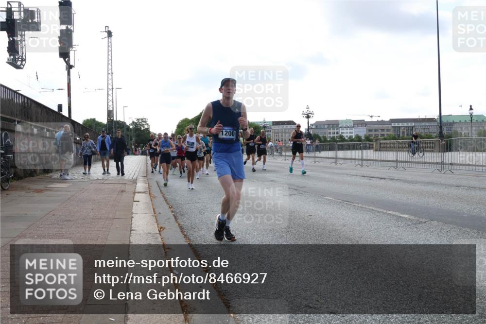 29.06.2025 - hella hamburg halbmarathon Lena Gebhardt http://msf.ph/oto/8466927 29.06.2025 09:55:15 Lombardsbrücke 15681, 1200, 1200, 1683, 1696, 1706, 1884, 1976, 2207, 2222, 2274, 2287, 2367, 2411, 2592, 2596, 2816, 2955, 3208, 3209, 3258, 3435, 3747, 4093, 4121, 4189, 4832, 5102, 5399, 5638, 5705, 5708, 5915, 6027, 6158, 6290, 6389, 6532, 6662, 6836, 6923, 6938, 6978, 6991, 7052, 7312, 7335, 7659, 7908, 8117, 8371, 8437, 8487, 8657, 8693, 8889, 8981, 9031, 9093, 9159, 9476, 9661, 9710, 9869, 9931, 11333 meine-sportfotos.de