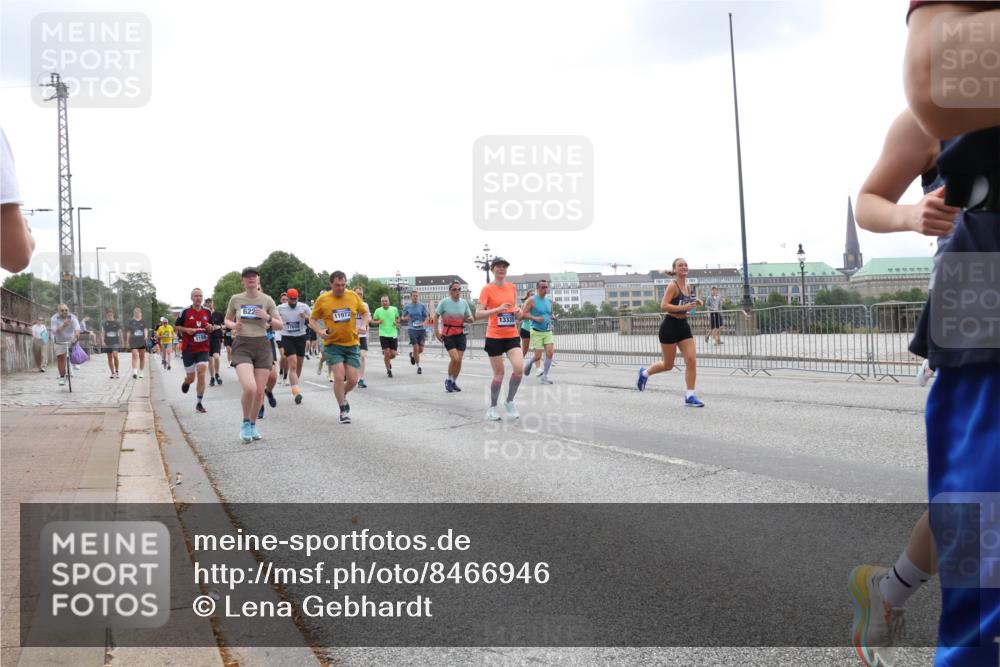 29.06.2025 - hella hamburg halbmarathon Lena Gebhardt http://msf.ph/oto/8466946 29.06.2025 10:32:34 Lombardsbrücke 1199, 622, 11972, 13335, 1199, 1237, 1640, 1987, 2059, 2349, 2943, 3022, 3365, 3422, 3653, 3660, 3670, 3707, 3753, 3778, 3822, 4314, 4365, 4446, 4605, 4857, 4924, 5496, 5658, 5743, 5783, 5871, 5941, 6218, 6228, 6252, 6312, 6315, 7135, 7239, 7308, 7309, 7387, 7468, 7531, 7535, 7570, 7633, 7702, 7749, 7750, 8124, 8127, 8175, 8303, 8625, 8787, 8840, 8914, 8993, 9010, 9125, 9188, 9206, 10002, 10013, 10048, 10277 meine-sportfotos.de