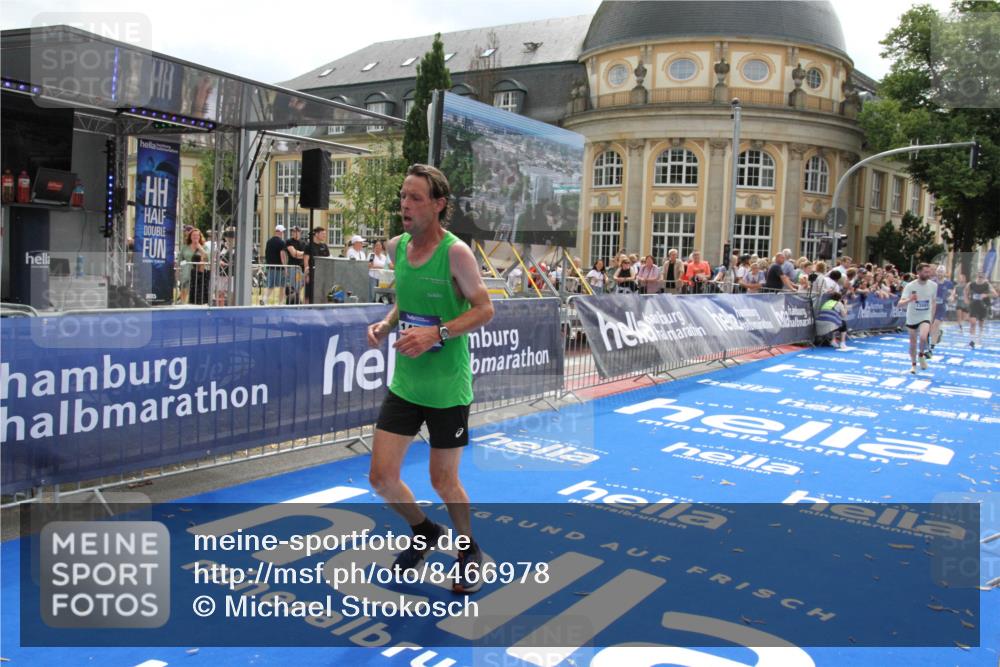 29.06.2025 - hella hamburg halbmarathon Michael Strokosch http://msf.ph/oto/8466978 29.06.2025 10:34:24 Ziel 1002, 1080, 3005, 5550, 9686, 14784, 16417 meine-sportfotos.de