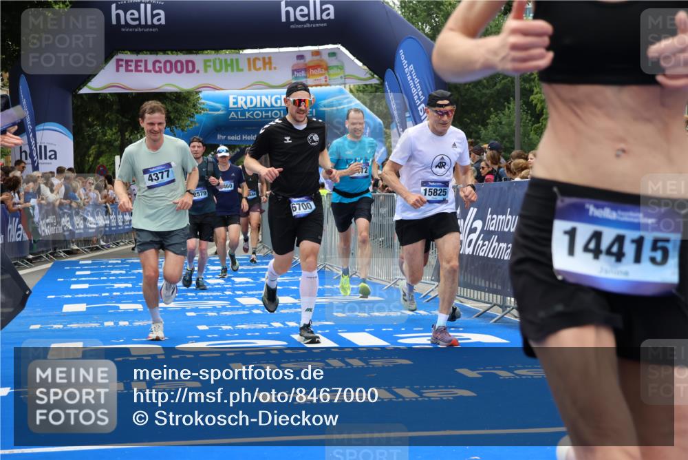 29.06.2025 - hella hamburg halbmarathon Strokosch-Dieckow http://msf.ph/oto/8467000 29.06.2025 10:47:01 Ziel 1139, 1460, 1689, 4093, 4377, 5472, 6700, 7908, 9794, 10122, 12579, 13728, 14385, 14415, 14449, 14594, 14783, 15684, 15825, 16081, 17979 meine-sportfotos.de