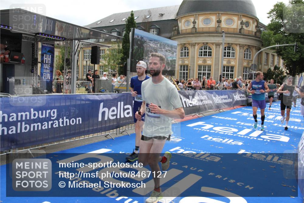29.06.2025 - hella hamburg halbmarathon Michael Strokosch http://msf.ph/oto/8467127 29.06.2025 10:34:27 Ziel 1002, 5550, 6305, 9686, 16417, 18099 meine-sportfotos.de