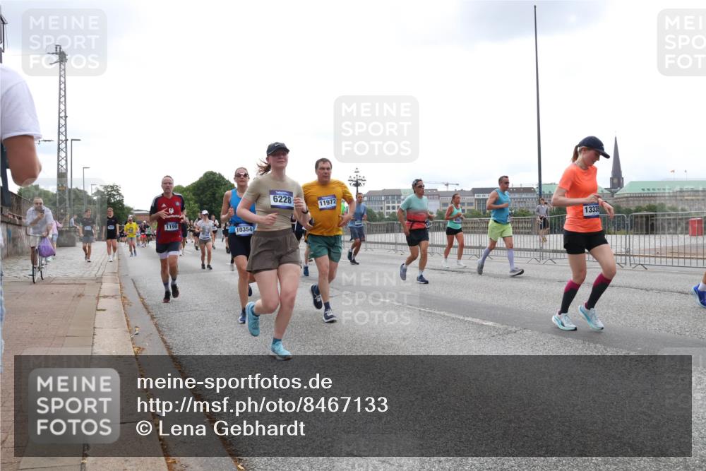 29.06.2025 - hella hamburg halbmarathon Lena Gebhardt http://msf.ph/oto/8467133 29.06.2025 10:32:36 Lombardsbrücke 6711, 1199, 10354, 6228, 11972, 13335, 1199, 1237, 1640, 1987, 2059, 2276, 2349, 2943, 3022, 3365, 3422, 3653, 3660, 3670, 3707, 3753, 3778, 3822, 4314, 4365, 4446, 4605, 4857, 4924, 5496, 5658, 5743, 5783, 5871, 5941, 6040, 6218, 6228, 6252, 6312, 6315, 7239, 7308, 7309, 7387, 7468, 7531, 7535, 7633, 7702, 7749, 7750, 8124, 8127, 8175, 8303, 8625, 8787, 8839, 8840, 8914, 8993, 9010, 9034, 9125, 9188, 9206, 10002, 10013, 10048, 10277 meine-sportfotos.de
