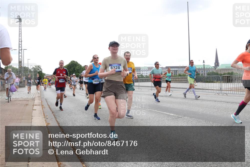 29.06.2025 - hella hamburg halbmarathon Lena Gebhardt http://msf.ph/oto/8467176 29.06.2025 10:32:36 Lombardsbrücke 1618, 1199, 10354, 334, 6228, 972, 1199, 1237, 1640, 1987, 2059, 2276, 2349, 2943, 3022, 3365, 3422, 3653, 3660, 3670, 3707, 3753, 3778, 3822, 4314, 4365, 4446, 4605, 4857, 4924, 5496, 5658, 5743, 5783, 5871, 5941, 6040, 6218, 6228, 6252, 6312, 6315, 7239, 7308, 7309, 7387, 7468, 7531, 7535, 7633, 7702, 7749, 7750, 8124, 8127, 8175, 8303, 8625, 8787, 8839, 8840, 8914, 8993, 9010, 9034, 9125, 9188, 9206, 10002, 10013, 10048, 10277 meine-sportfotos.de