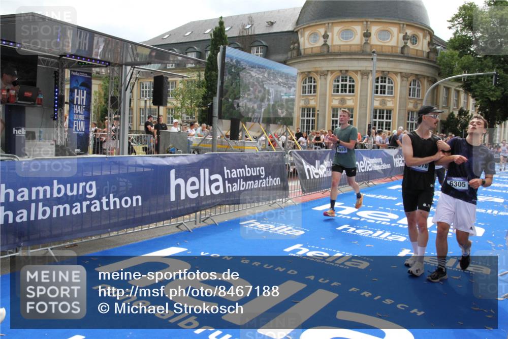 29.06.2025 - hella hamburg halbmarathon Michael Strokosch http://msf.ph/oto/8467188 29.06.2025 10:34:29 Ziel 1002, 5550, 6305, 9686, 13618, 16417, 18099 meine-sportfotos.de