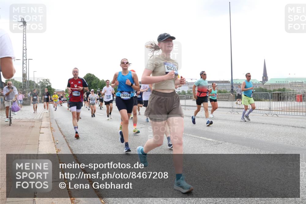 29.06.2025 - hella hamburg halbmarathon Lena Gebhardt http://msf.ph/oto/8467208 29.06.2025 10:32:36 Lombardsbrücke 371, 1199, 16117, 16187, 10354, 6228, 1199, 1237, 1640, 1987, 2059, 2276, 2349, 2943, 3022, 3365, 3422, 3653, 3660, 3670, 3707, 3753, 3778, 3822, 4314, 4365, 4446, 4605, 4857, 4924, 5496, 5658, 5743, 5783, 5871, 5941, 6040, 6218, 6228, 6252, 6312, 6315, 7239, 7308, 7309, 7387, 7468, 7531, 7535, 7633, 7702, 7749, 7750, 8124, 8127, 8175, 8303, 8625, 8787, 8839, 8840, 8914, 8993, 9010, 9034, 9125, 9188, 9206, 10002, 10013, 10048, 10277 meine-sportfotos.de