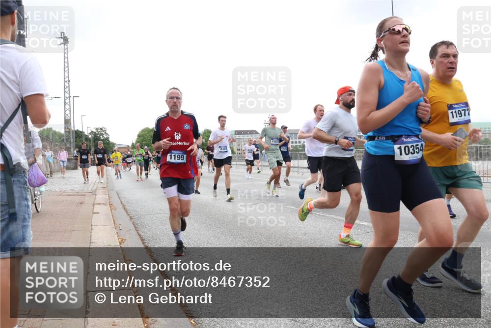29.06.2025 - hella hamburg halbmarathon Lena Gebhardt http://msf.ph/oto/8467352 29.06.2025 10:32:37 Lombardsbrücke 6711, 1199, 15071, 16187, 2536, 10354, 11972, 1078, 1199, 1237, 1640, 1732, 1987, 2059, 2276, 2349, 2943, 3022, 3365, 3422, 3653, 3660, 3670, 3707, 3753, 3778, 4314, 4365, 4446, 4605, 4857, 5496, 5658, 5743, 5783, 5871, 5941, 6040, 6218, 6228, 6252, 6312, 6315, 7239, 7308, 7309, 7387, 7468, 7531, 7535, 7633, 7702, 7749, 7750, 8124, 8127, 8175, 8303, 8625, 8787, 8839, 8840, 8914, 8993, 9010, 9034, 9125, 9188, 9206, 9542, 10002, 10013, 10048, 10277, 11756 meine-sportfotos.de
