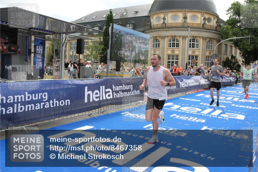 29.06.2025 - hella hamburg halbmarathon Michael Strokosch http://msf.ph/oto/8467358 29.06.2025 10:34:37 Ziel 1644, 7534, 11230, 11661, 13618, 15887, 16148, 18026 meine-sportfotos.de