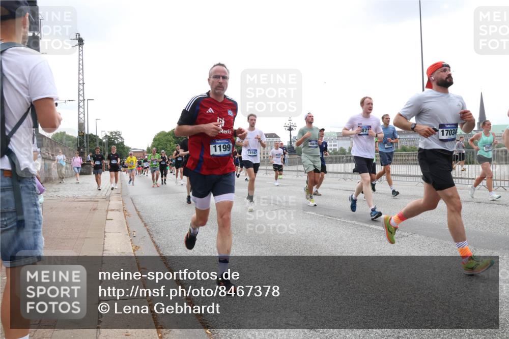 29.06.2025 - hella hamburg halbmarathon Lena Gebhardt http://msf.ph/oto/8467378 29.06.2025 10:32:37 Lombardsbrücke 1199, 16187, 15071, 15847, 17034, 1078, 1199, 1237, 1640, 1732, 1987, 2059, 2276, 2349, 2943, 3022, 3365, 3422, 3653, 3660, 3670, 3707, 3753, 3778, 4314, 4365, 4446, 4605, 4857, 5496, 5658, 5743, 5783, 5871, 5941, 6040, 6218, 6228, 6252, 6312, 6315, 7239, 7308, 7309, 7387, 7468, 7531, 7535, 7633, 7702, 7749, 7750, 8124, 8127, 8175, 8303, 8625, 8787, 8839, 8840, 8914, 8993, 9010, 9034, 9125, 9188, 9206, 9542, 10002, 10013, 10048, 10277, 11756 meine-sportfotos.de