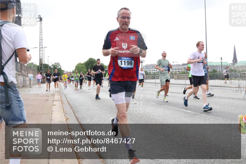 29.06.2025 - hella hamburg halbmarathon Lena Gebhardt http://msf.ph/oto/8467427 29.06.2025 10:32:38 Lombardsbrücke 1199, 15071, 15847, 1078, 1199, 1237, 1640, 1732, 1987, 2059, 2276, 2349, 2943, 3022, 3365, 3422, 3653, 3660, 3670, 3707, 3753, 3778, 4314, 4365, 4446, 4605, 4857, 5658, 5743, 5783, 5871, 5941, 6040, 6218, 6228, 6252, 6312, 6315, 6861, 7239, 7308, 7309, 7387, 7468, 7531, 7535, 7633, 7702, 7749, 7750, 8124, 8127, 8170, 8175, 8303, 8625, 8787, 8839, 8840, 8914, 8993, 9010, 9034, 9125, 9188, 9206, 9542, 10002, 10013, 10048, 10277, 11756 meine-sportfotos.de