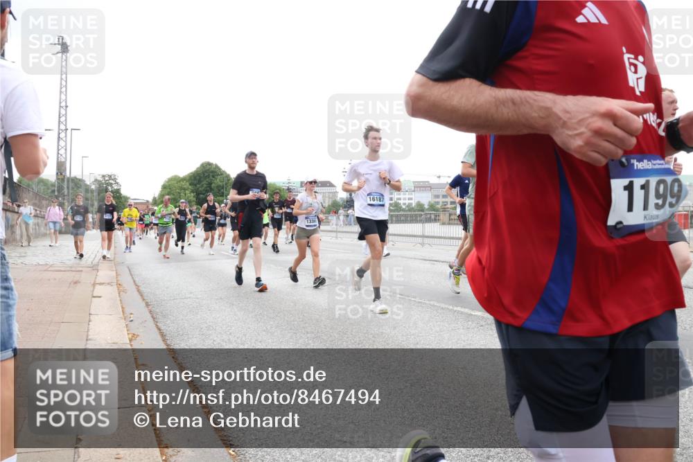 29.06.2025 - hella hamburg halbmarathon Lena Gebhardt http://msf.ph/oto/8467494 29.06.2025 10:32:38 Lombardsbrücke 6718, 13391, 16187, 1199, 1078, 1199, 1237, 1640, 1732, 1987, 2059, 2276, 2349, 2943, 3022, 3365, 3422, 3653, 3660, 3670, 3707, 3753, 3778, 4314, 4365, 4446, 4605, 4857, 5658, 5743, 5783, 5871, 5941, 6040, 6218, 6228, 6252, 6312, 6315, 6861, 7239, 7308, 7309, 7387, 7468, 7531, 7535, 7633, 7702, 7749, 7750, 8124, 8127, 8170, 8175, 8303, 8625, 8787, 8839, 8840, 8914, 8993, 9010, 9034, 9125, 9188, 9206, 9542, 10002, 10013, 10048, 10277, 11756 meine-sportfotos.de