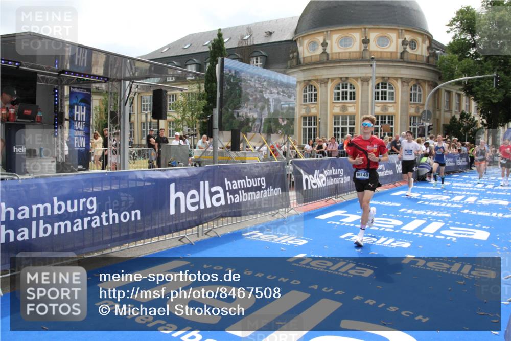 29.06.2025 - hella hamburg halbmarathon Michael Strokosch http://msf.ph/oto/8467508 29.06.2025 10:34:41 Ziel 5152, 5554, 6169, 6878, 8395, 11230, 11661, 14289, 14603, 15887, 16148, 17014, 18026 meine-sportfotos.de