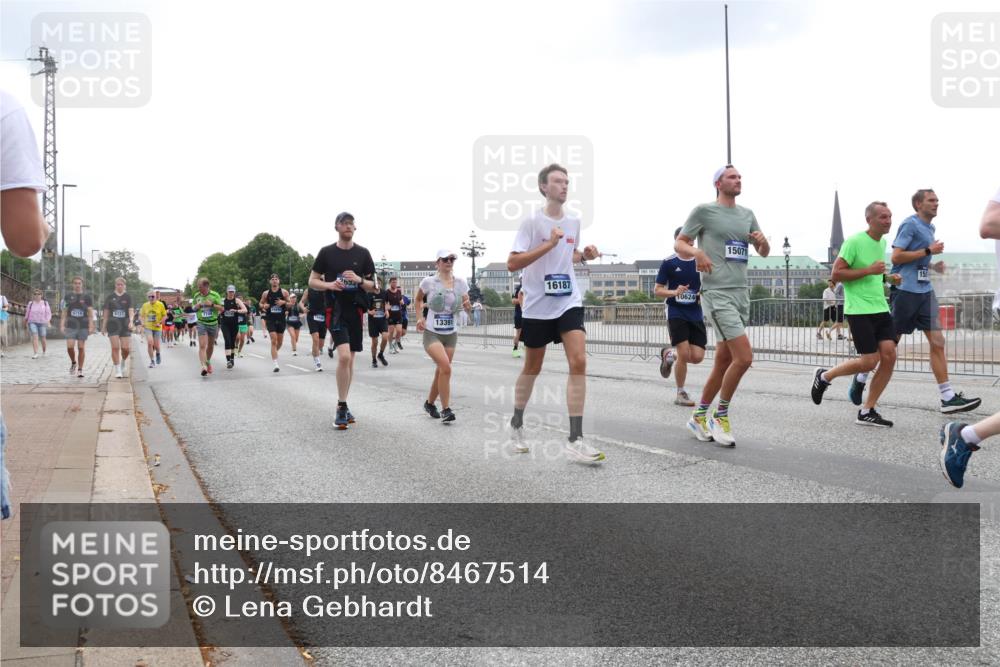 29.06.2025 - hella hamburg halbmarathon Lena Gebhardt http://msf.ph/oto/8467514 29.06.2025 10:32:39 Lombardsbrücke 6718, 11, 6727, 2653, 13391, 16187, 10624, 15071, 1078, 1199, 1237, 1640, 1732, 1987, 2059, 2276, 2349, 2943, 3022, 3365, 3422, 3653, 3660, 3670, 3707, 3708, 3753, 3778, 4314, 4365, 4446, 4605, 4857, 5658, 5743, 5783, 5871, 5941, 6040, 6228, 6312, 6315, 6861, 7308, 7309, 7387, 7468, 7531, 7633, 7702, 7749, 7750, 8124, 8127, 8170, 8175, 8303, 8625, 8787, 8839, 8840, 8914, 8993, 9010, 9034, 9125, 9188, 9206, 9542, 10002, 10013, 10048, 10277, 11756, 12423, 12424 meine-sportfotos.de