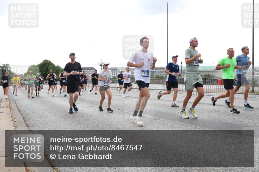 29.06.2025 - hella hamburg halbmarathon Lena Gebhardt http://msf.ph/oto/8467547 29.06.2025 10:32:39 Lombardsbrücke 6727, 7749, 13391, 12470, 1507, 16187, 15, 1078, 1199, 1237, 1640, 1732, 1987, 2059, 2276, 2349, 2943, 3022, 3365, 3422, 3653, 3660, 3670, 3707, 3708, 3753, 3778, 4314, 4365, 4446, 4605, 4857, 5658, 5743, 5783, 5871, 5941, 6040, 6228, 6312, 6315, 6861, 7308, 7309, 7387, 7468, 7531, 7633, 7702, 7749, 7750, 8124, 8127, 8170, 8175, 8303, 8625, 8787, 8839, 8840, 8914, 8993, 9010, 9034, 9125, 9188, 9206, 9542, 10002, 10013, 10048, 10277, 11756, 12423, 12424 meine-sportfotos.de
