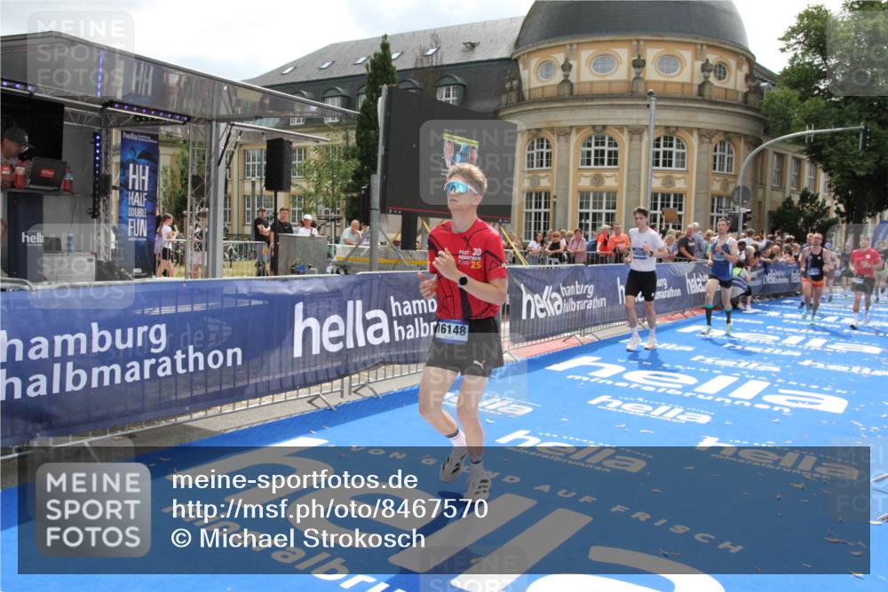 29.06.2025 - hella hamburg halbmarathon Michael Strokosch http://msf.ph/oto/8467570 29.06.2025 10:34:42 Ziel 5152, 5554, 6169, 6878, 8395, 11661, 14289, 14603, 15887, 16148, 17014, 18026 meine-sportfotos.de