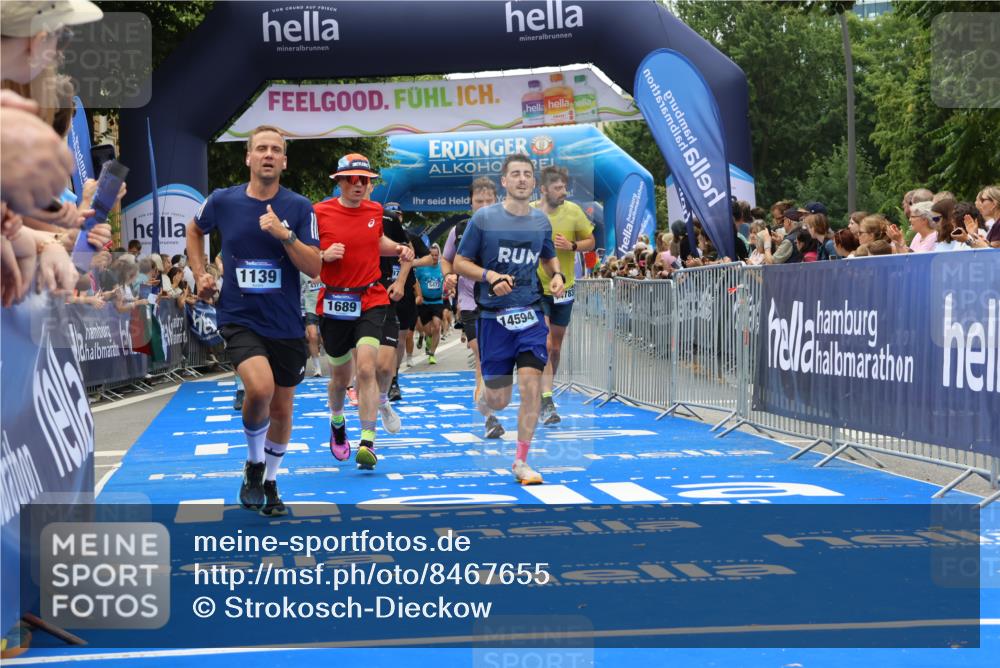 29.06.2025 - hella hamburg halbmarathon Strokosch-Dieckow http://msf.ph/oto/8467655 29.06.2025 10:46:56 Ziel 1139, 1689, 4091, 4377, 5472, 9794, 10122, 13728, 14385, 14415, 14449, 14594, 14783, 15825, 16081, 17172, 17492, 17892, 17979, 19105 meine-sportfotos.de