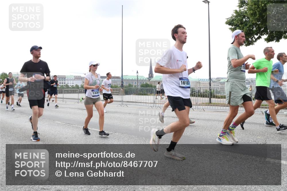 29.06.2025 - hella hamburg halbmarathon Lena Gebhardt http://msf.ph/oto/8467707 29.06.2025 10:32:40 Lombardsbrücke 16999, 13391, 16187, 15, 1078, 1199, 1237, 1640, 1732, 1987, 2059, 2276, 2349, 2943, 3022, 3365, 3422, 3653, 3660, 3670, 3707, 3708, 3753, 3778, 4365, 4446, 4555, 4605, 4857, 5783, 5871, 5941, 6040, 6228, 6312, 6315, 6861, 7308, 7309, 7387, 7468, 7531, 7633, 7702, 7749, 7750, 8124, 8127, 8170, 8175, 8303, 8625, 8787, 8839, 8840, 8914, 8993, 9010, 9034, 9125, 9188, 9206, 9542, 9768, 10002, 10013, 10048, 10277, 11756, 12423, 12424 meine-sportfotos.de