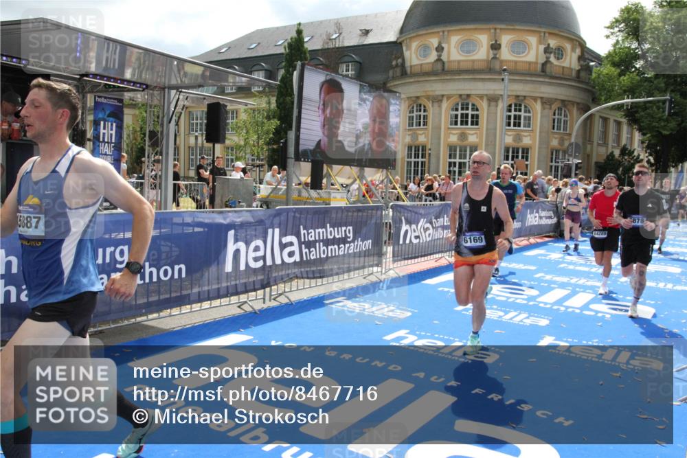 29.06.2025 - hella hamburg halbmarathon Michael Strokosch http://msf.ph/oto/8467716 29.06.2025 10:34:44 Ziel 5048, 5152, 5554, 6169, 6878, 8395, 12369, 14289, 14549, 14603, 15887, 16148, 17014, 18026 meine-sportfotos.de