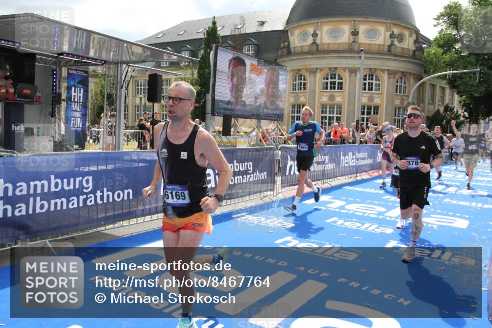 29.06.2025 - hella hamburg halbmarathon Michael Strokosch http://msf.ph/oto/8467764 29.06.2025 10:34:45 Ziel 1562, 5048, 5152, 5554, 6169, 6878, 8395, 12369, 14289, 14388, 14549, 14603, 15887, 17014, 18026, 18237 meine-sportfotos.de