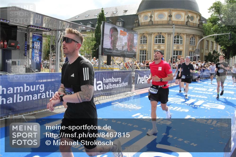 29.06.2025 - hella hamburg halbmarathon Michael Strokosch http://msf.ph/oto/8467815 29.06.2025 10:34:46 Ziel 1217, 1562, 5048, 5152, 5554, 6169, 6878, 8395, 12369, 14289, 14388, 14549, 14603, 15887, 17014, 18026, 18237 meine-sportfotos.de