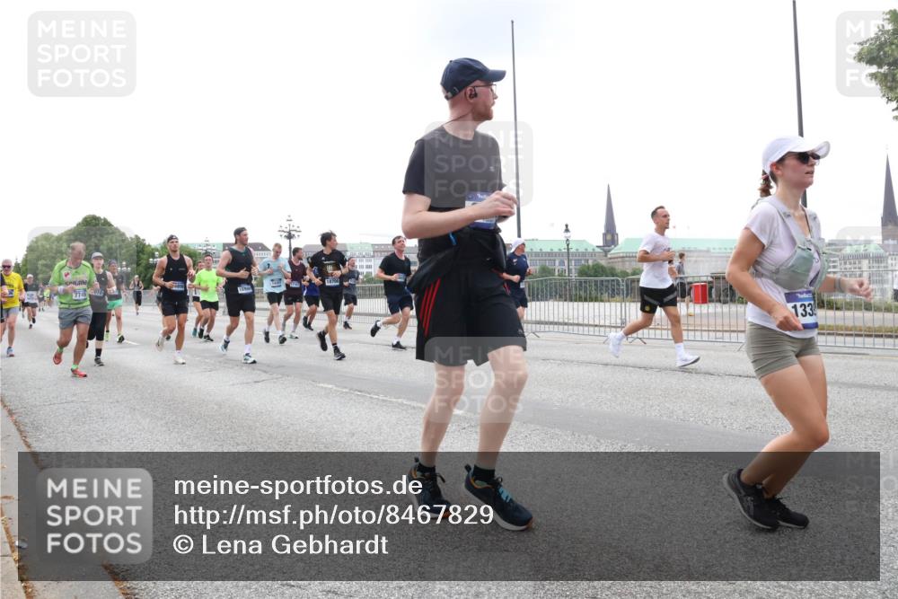 29.06.2025 - hella hamburg halbmarathon Lena Gebhardt http://msf.ph/oto/8467829 29.06.2025 10:32:40 Lombardsbrücke 7749, 10, 16999, 133, 1078, 1199, 1237, 1640, 1732, 1987, 2059, 2276, 2349, 2943, 3022, 3365, 3422, 3653, 3660, 3670, 3707, 3708, 3753, 3778, 4365, 4446, 4555, 4605, 4857, 5783, 5871, 5941, 6040, 6228, 6312, 6315, 6861, 7308, 7309, 7387, 7468, 7531, 7633, 7702, 7749, 7750, 8124, 8127, 8170, 8175, 8303, 8625, 8787, 8839, 8840, 8914, 8993, 9010, 9034, 9125, 9188, 9206, 9542, 9768, 10002, 10013, 10048, 10277, 11756, 12423, 12424 meine-sportfotos.de