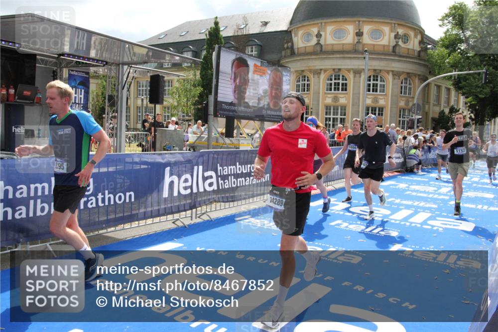 29.06.2025 - hella hamburg halbmarathon Michael Strokosch http://msf.ph/oto/8467852 29.06.2025 10:34:46 Ziel 1217, 1562, 5048, 5152, 5554, 6169, 6878, 8395, 12369, 14289, 14388, 14549, 14603, 15887, 17014, 18026, 18237 meine-sportfotos.de
