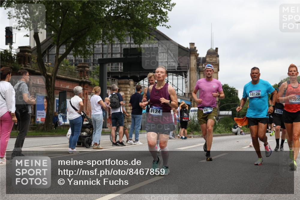 29.06.2025 - hella hamburg halbmarathon Yannick Fuchs http://msf.ph/oto/8467859 29.06.2025 10:57:25 20KM 1184, 1316, 1722, 1724, 1940, 1992, 2424, 3360, 4370, 4665, 5305, 5511, 5734, 6631, 7243, 7333, 8469, 8478, 8822, 9124, 9439, 9681, 9899, 10128, 10766, 10866, 11402, 11527, 12316, 12513, 13528, 13551, 14313, 15137, 15516, 15550, 16371, 16426, 16478, 16639, 16872, 17071, 17757, 17890, 17894, 18028, 18122, 18355, 18359, 18452 meine-sportfotos.de