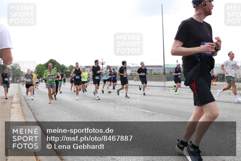 29.06.2025 - hella hamburg halbmarathon Lena Gebhardt http://msf.ph/oto/8467887 29.06.2025 10:32:41 Lombardsbrücke 6718, 6727, 16898, 7749, 16999, 1247, 1078, 1199, 1237, 1640, 1732, 1987, 2059, 2276, 3022, 3365, 3422, 3653, 3660, 3670, 3707, 3708, 3753, 3778, 4365, 4446, 4555, 4857, 5783, 5871, 5941, 6040, 6228, 6312, 6315, 6861, 7308, 7309, 7387, 7468, 7531, 7633, 7702, 7749, 7750, 8124, 8127, 8170, 8175, 8303, 8625, 8787, 8839, 8840, 8914, 8993, 9010, 9034, 9125, 9188, 9206, 9471, 9542, 9768, 10002, 10013, 10048, 10277, 11756, 12423, 12424 meine-sportfotos.de