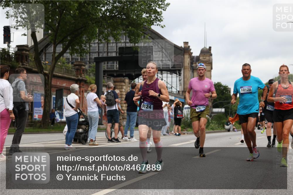 29.06.2025 - hella hamburg halbmarathon Yannick Fuchs http://msf.ph/oto/8467889 29.06.2025 10:57:25 20KM 1184, 1316, 1722, 1724, 1940, 1992, 2424, 3360, 4370, 4665, 5305, 5511, 5734, 6631, 7243, 7333, 8469, 8478, 8822, 9124, 9439, 9681, 9899, 10128, 10766, 10866, 11402, 11527, 12316, 12513, 13528, 13551, 14313, 15137, 15516, 15550, 16371, 16426, 16478, 16639, 16872, 17071, 17757, 17890, 17894, 18028, 18122, 18355, 18359, 18452 meine-sportfotos.de
