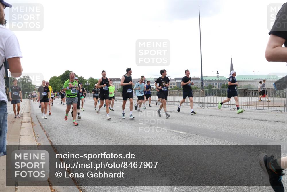 29.06.2025 - hella hamburg halbmarathon Lena Gebhardt http://msf.ph/oto/8467907 29.06.2025 10:32:41 Lombardsbrücke 16898, 6718, 77497, 18706, 6727, 16999, 1078, 1199, 1237, 1640, 1732, 1987, 2059, 2276, 3022, 3365, 3422, 3653, 3660, 3670, 3707, 3708, 3753, 3778, 4365, 4446, 4555, 4857, 5783, 5871, 5941, 6040, 6228, 6312, 6315, 6861, 7308, 7309, 7387, 7468, 7531, 7633, 7702, 7749, 7750, 8124, 8127, 8170, 8175, 8303, 8625, 8787, 8839, 8840, 8914, 8993, 9010, 9034, 9125, 9188, 9206, 9471, 9542, 9768, 10002, 10013, 10048, 10277, 11756, 12423, 12424 meine-sportfotos.de