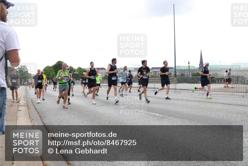 29.06.2025 - hella hamburg halbmarathon Lena Gebhardt http://msf.ph/oto/8467925 29.06.2025 10:32:41 Lombardsbrücke 6718, 6727, 7749, 16999, 18700, 1078, 1199, 1237, 1640, 1732, 1987, 2059, 2276, 3022, 3365, 3422, 3653, 3660, 3670, 3707, 3708, 3753, 3778, 4365, 4446, 4555, 4857, 5783, 5871, 5941, 6040, 6228, 6312, 6315, 6861, 7308, 7309, 7387, 7468, 7531, 7633, 7702, 7749, 7750, 8124, 8127, 8170, 8175, 8303, 8625, 8787, 8839, 8840, 8914, 8993, 9010, 9034, 9125, 9188, 9206, 9471, 9542, 9768, 10002, 10013, 10048, 10277, 11756, 12423, 12424 meine-sportfotos.de