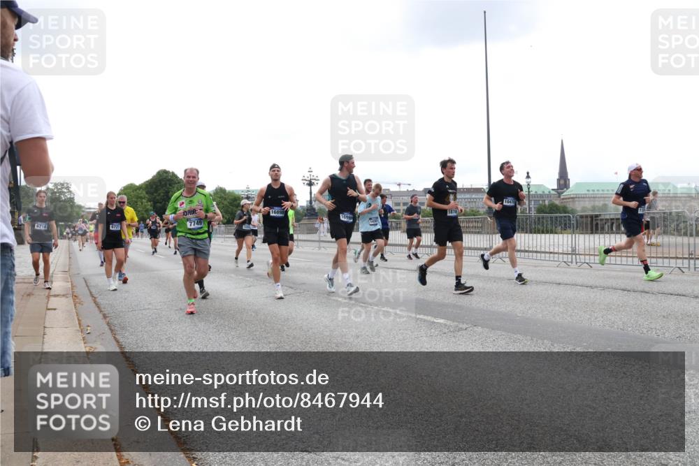 29.06.2025 - hella hamburg halbmarathon Lena Gebhardt http://msf.ph/oto/8467944 29.06.2025 10:32:41 Lombardsbrücke 6718, 6727, 16898, 16999, 7749, 14301, 10470, 1078, 1199, 1237, 1640, 1732, 1987, 2059, 2276, 3022, 3365, 3422, 3653, 3660, 3670, 3707, 3708, 3753, 3778, 4365, 4446, 4555, 4857, 5783, 5871, 5941, 6040, 6228, 6312, 6315, 6861, 7308, 7309, 7387, 7468, 7531, 7633, 7702, 7749, 7750, 8124, 8127, 8170, 8175, 8303, 8625, 8787, 8839, 8840, 8914, 8993, 9010, 9034, 9125, 9188, 9206, 9471, 9542, 9768, 10002, 10013, 10048, 10277, 11756, 12423, 12424 meine-sportfotos.de