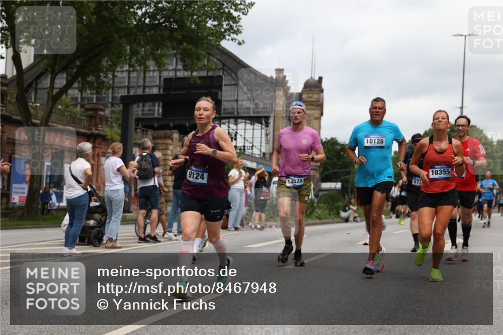 29.06.2025 - hella hamburg halbmarathon Yannick Fuchs http://msf.ph/oto/8467948 29.06.2025 10:57:26 20KM 1184, 1316, 1722, 1724, 1940, 1992, 2424, 3360, 4370, 4665, 5305, 5511, 5734, 6631, 7243, 7333, 8469, 8478, 8822, 9124, 9439, 9681, 9899, 10128, 10766, 10866, 11402, 11527, 11771, 12315, 12316, 12513, 13528, 13551, 14313, 15137, 15516, 15550, 16371, 16426, 16478, 16639, 16872, 17071, 17757, 17890, 17894, 18028, 18122, 18355, 18452 meine-sportfotos.de
